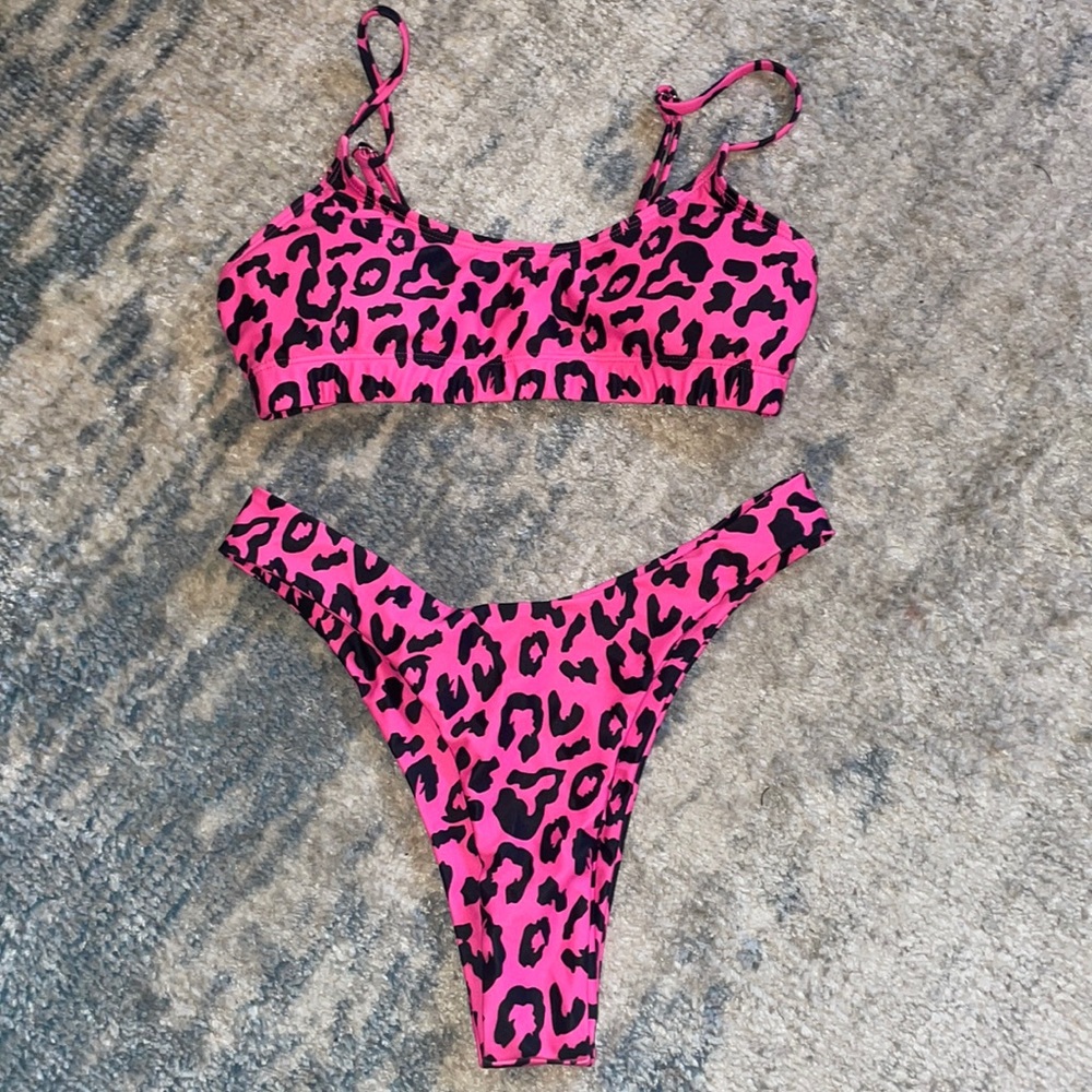Size small women’s leopard bikini
